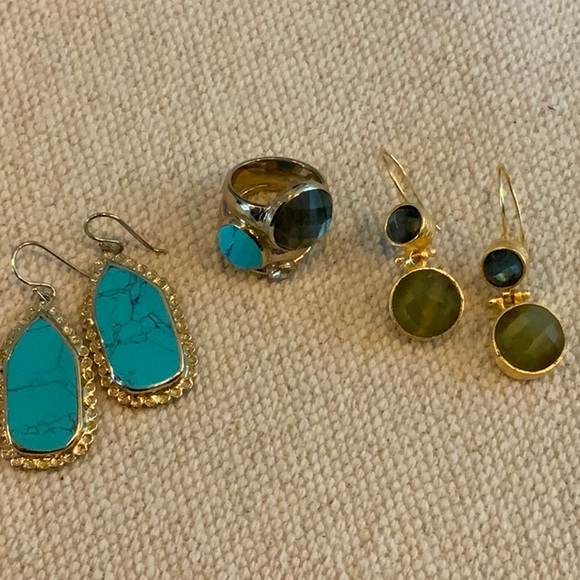 Set of two sets of earrings and a matching ring. Best guess is size 8 - Picture 1 of 4